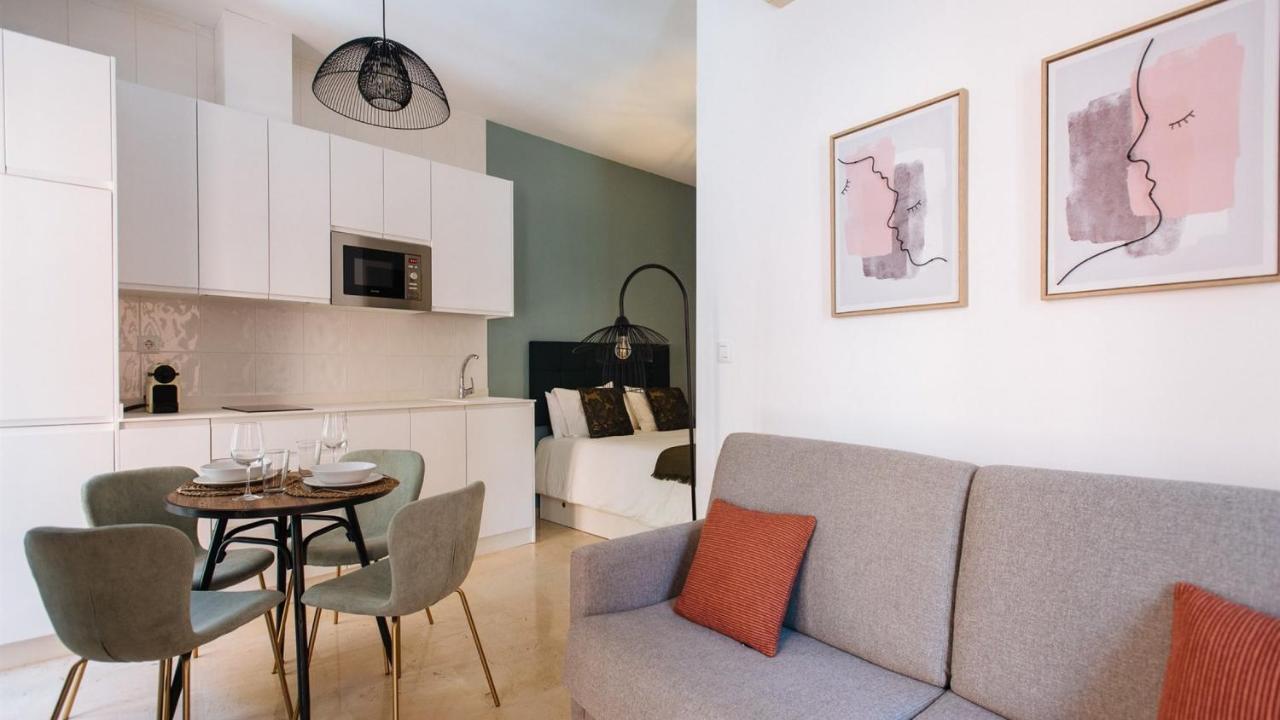 Chiqui And Vicente Suite Apartments เซบีญา ภายนอก รูปภาพ