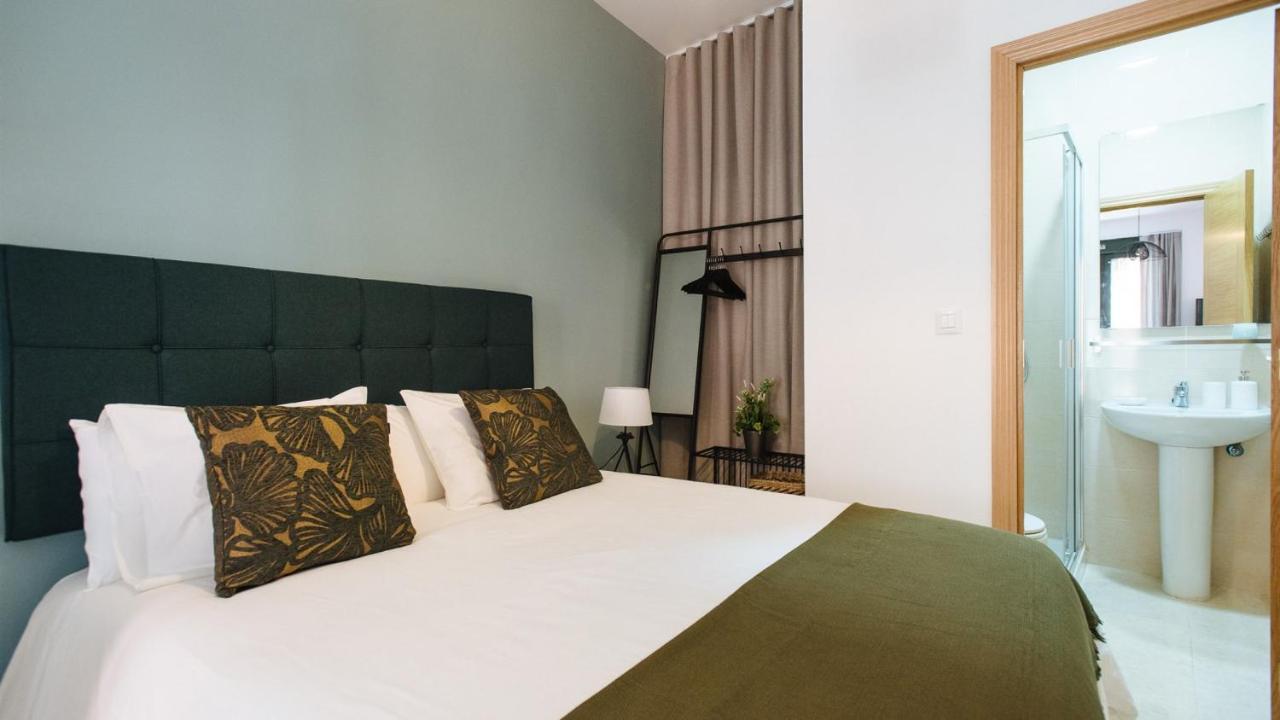Chiqui And Vicente Suite Apartments เซบีญา ภายนอก รูปภาพ